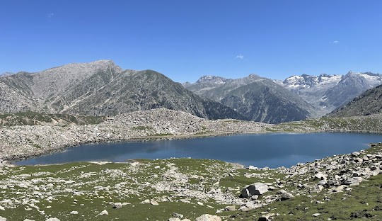 Daral Lake