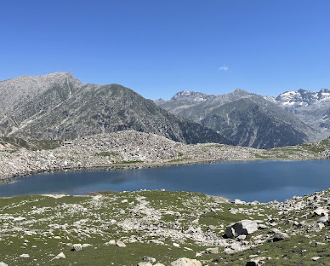 Daral Lake
