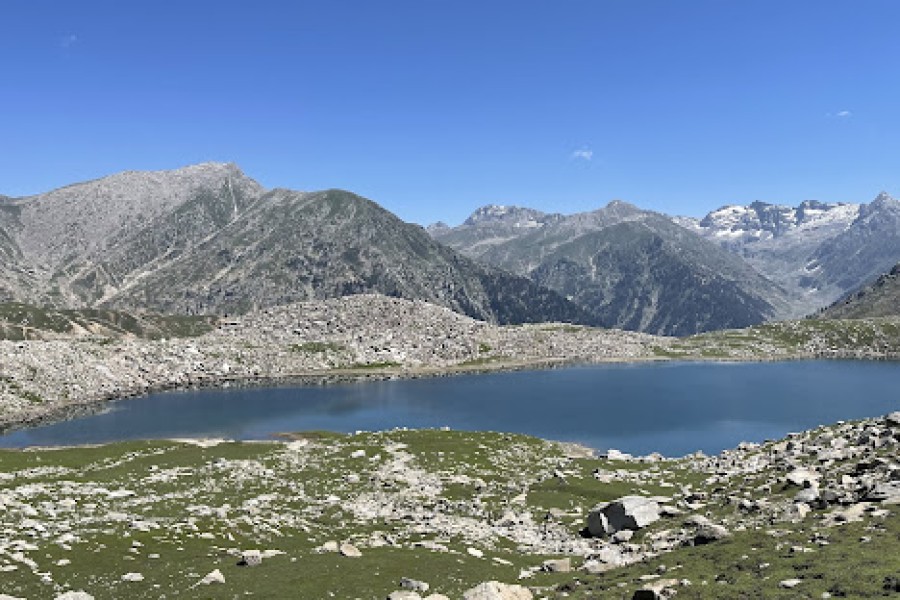 Daral Lake